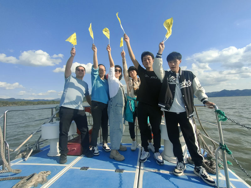 Budovanie tímu pri jazere Dongqian v Ningbo
